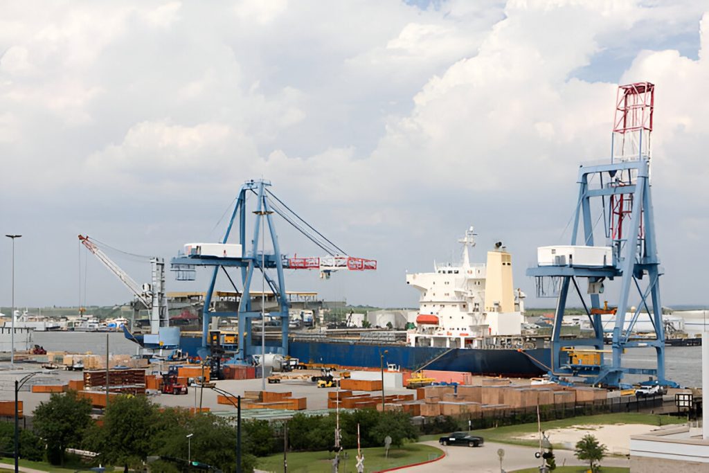 Types of Heavy Equipment for Port Projects: Function, How It Works, and an instance of its use